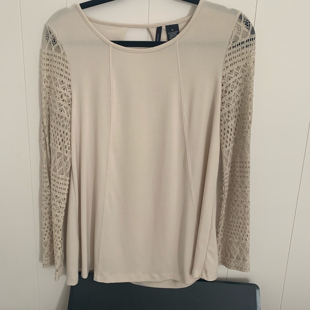 EUC  New Directions top - size M - beige